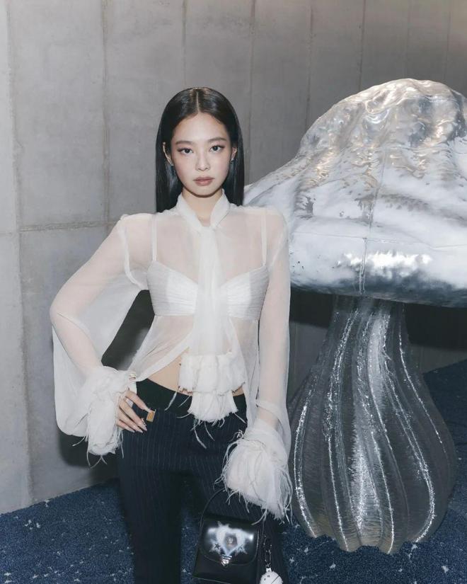 月的末尾要像鞠婧祎一样好事不断冰球突破技巧本周时髦大事｜在四(图2)