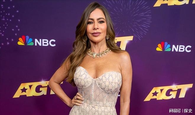 ：身材丰满上围傲人裸身担当人体模特冰球突破豪华版app好莱坞性感辣妈(图10)