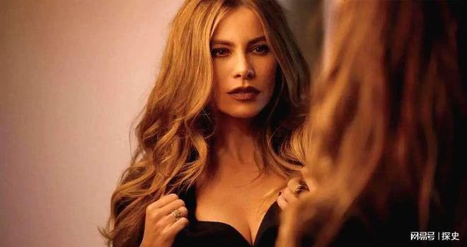 ：身材丰满上围傲人裸身担当人体模特冰球突破豪华版app好莱坞性感辣妈